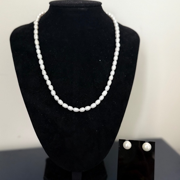 Real Pearl String Necklace with Pearl Studs - Off White - Picture 1 of 2